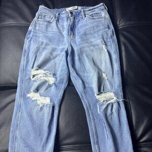 Hollister Women’s Curvy High Rise Mom Jeans Light‎ Wash Size 7S (28x25)